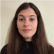 Laureata in Giurisprudenza, offre lezioni